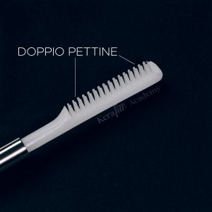 foto del margine con pettinino di un sollevatore ciglia